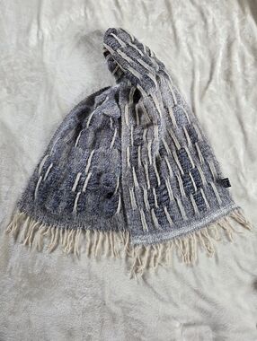 Manifattura Almar Gray Knit Scarf with Cream Accents Shall Wrap Made In Italy